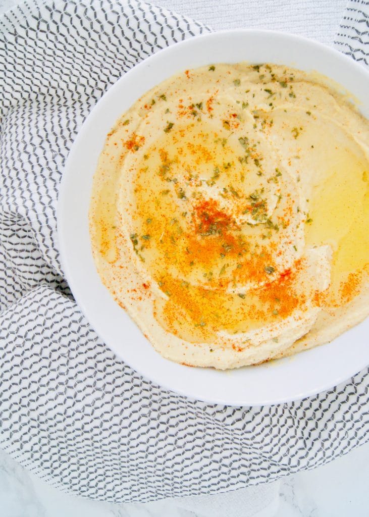 Hummus-in-bowl-with-oil-and-spices