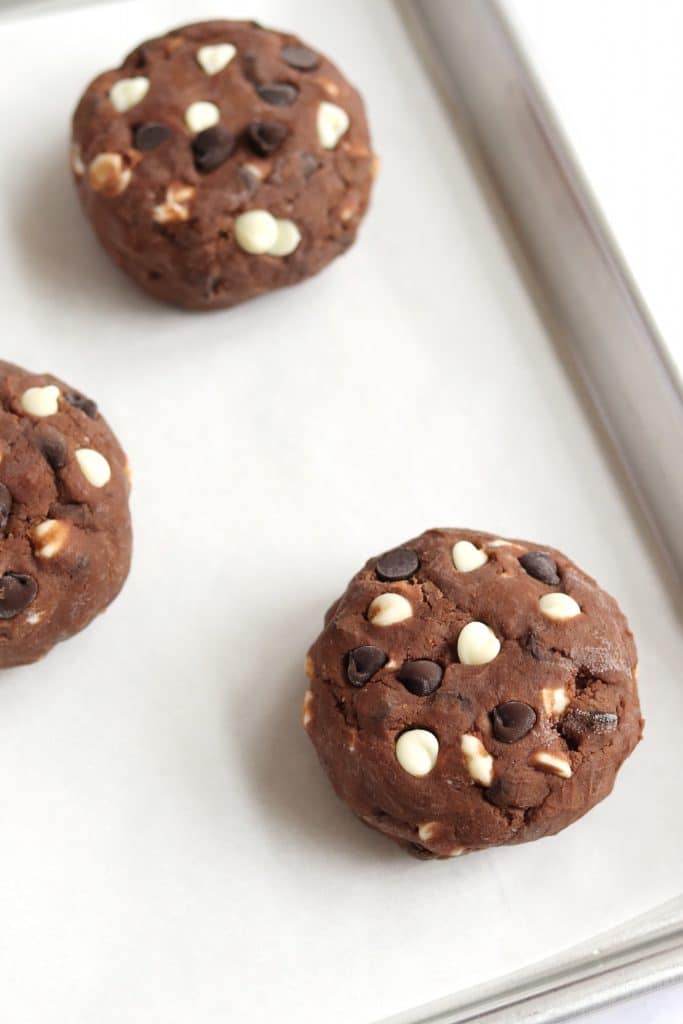 Cookie dough discs with chocolate and white chocolate chips