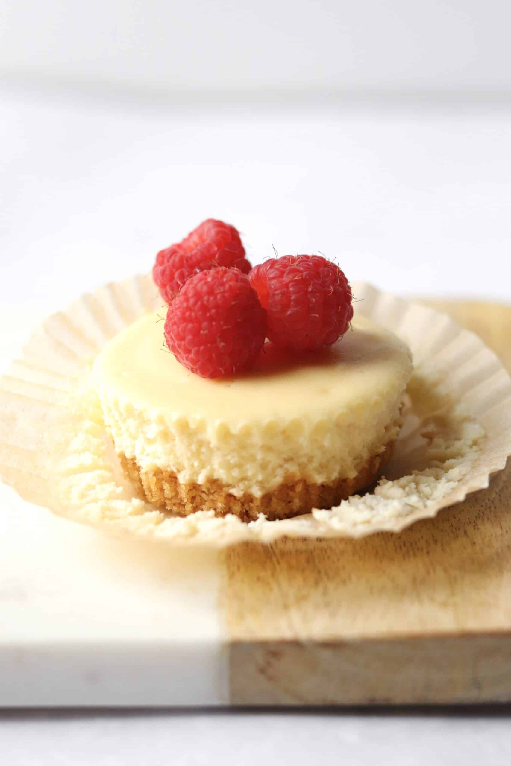 Mini cheesecake with raspberries
