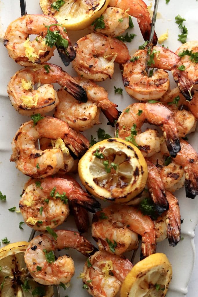 close up of grilled shrimp with lemons