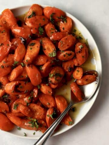 honey roasted carrots on a plate