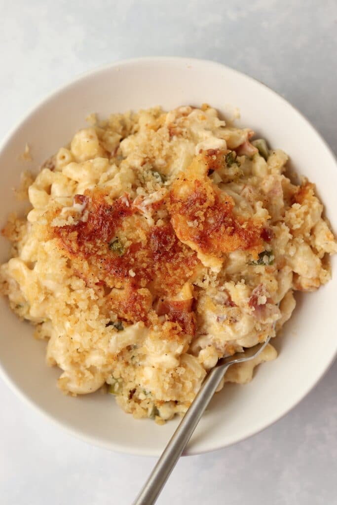 bacon Mac and cheese with Panko topping