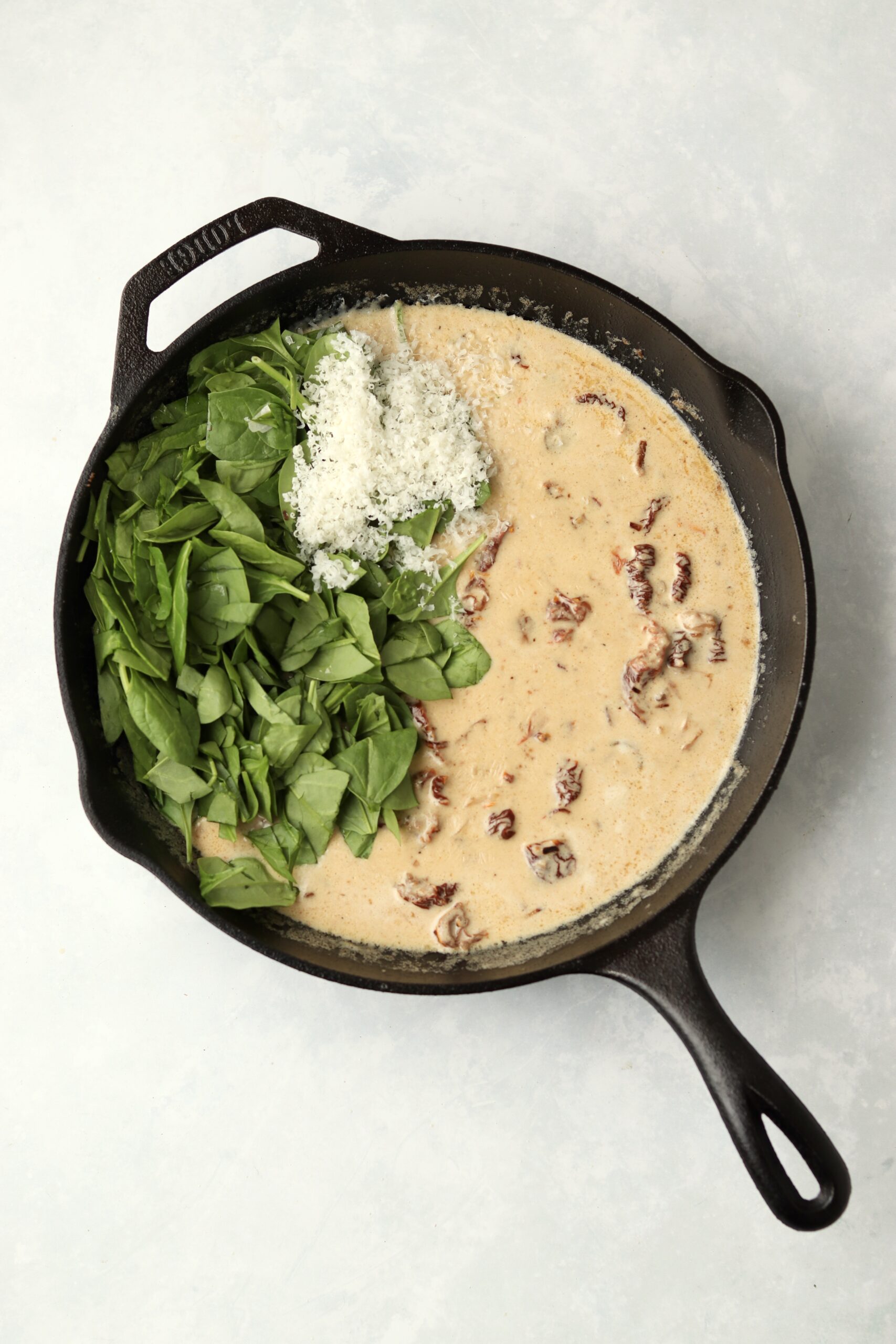creamy sauce with spinach
