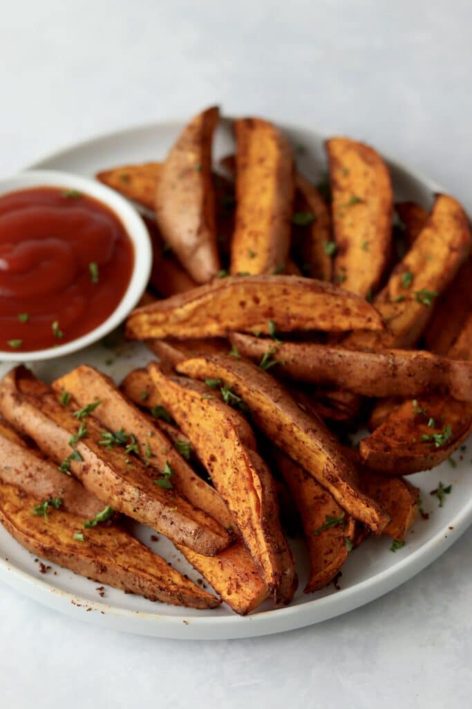 sweet potato wedges with ketchup