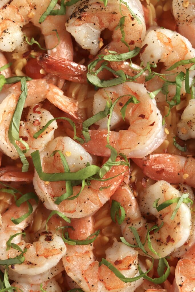 Cooked shrimp with tomatoes and basil