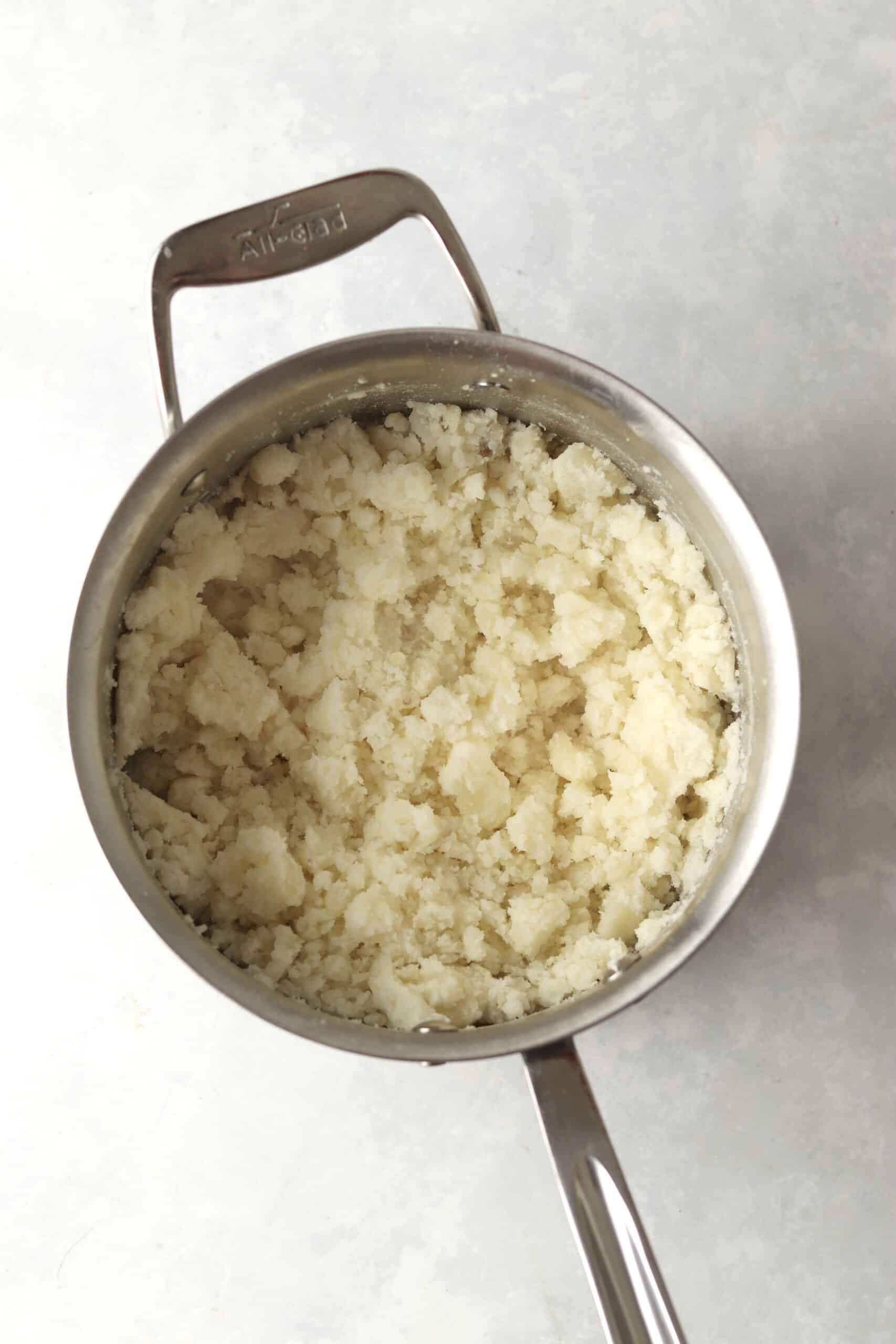 mashed potatoes in pot