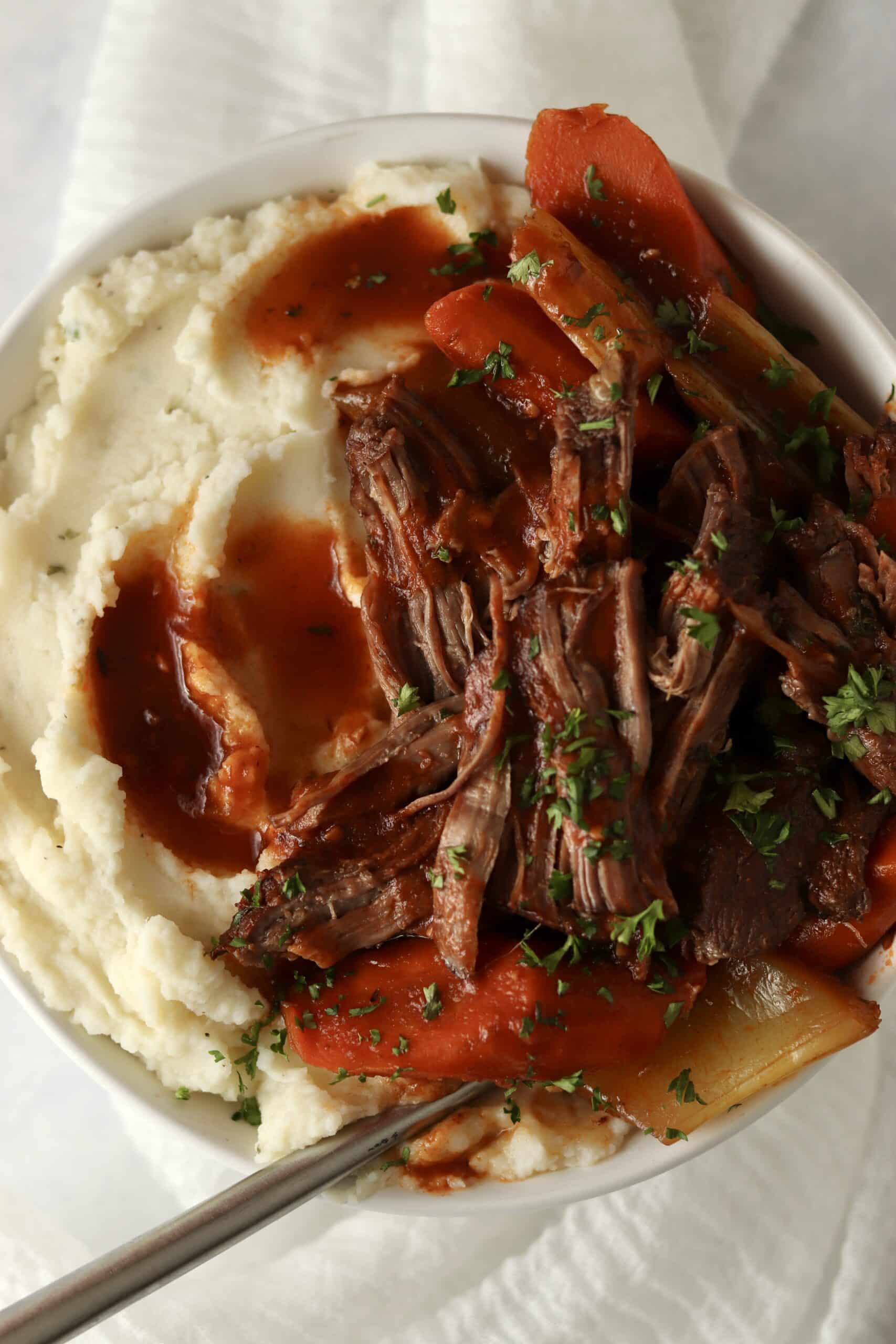 oven braised chuck roast with mashed potatoes
