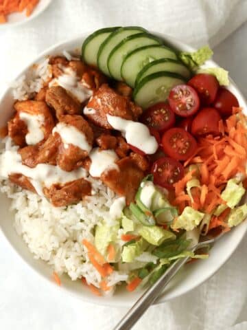buffalo chicken bowl with rice, lettuce, and veggies