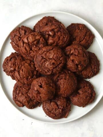 Plate of fudgy brownie cookies.